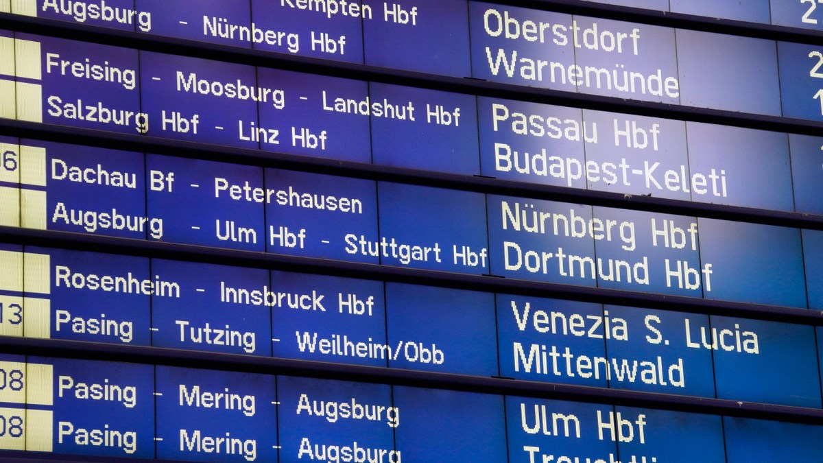 Mit dem Zug zum Flug der Flughafenexpress Deutsche Bahn AG