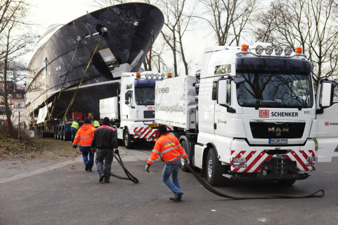 Schwer und Spezialtransporte DB Schenker bietet