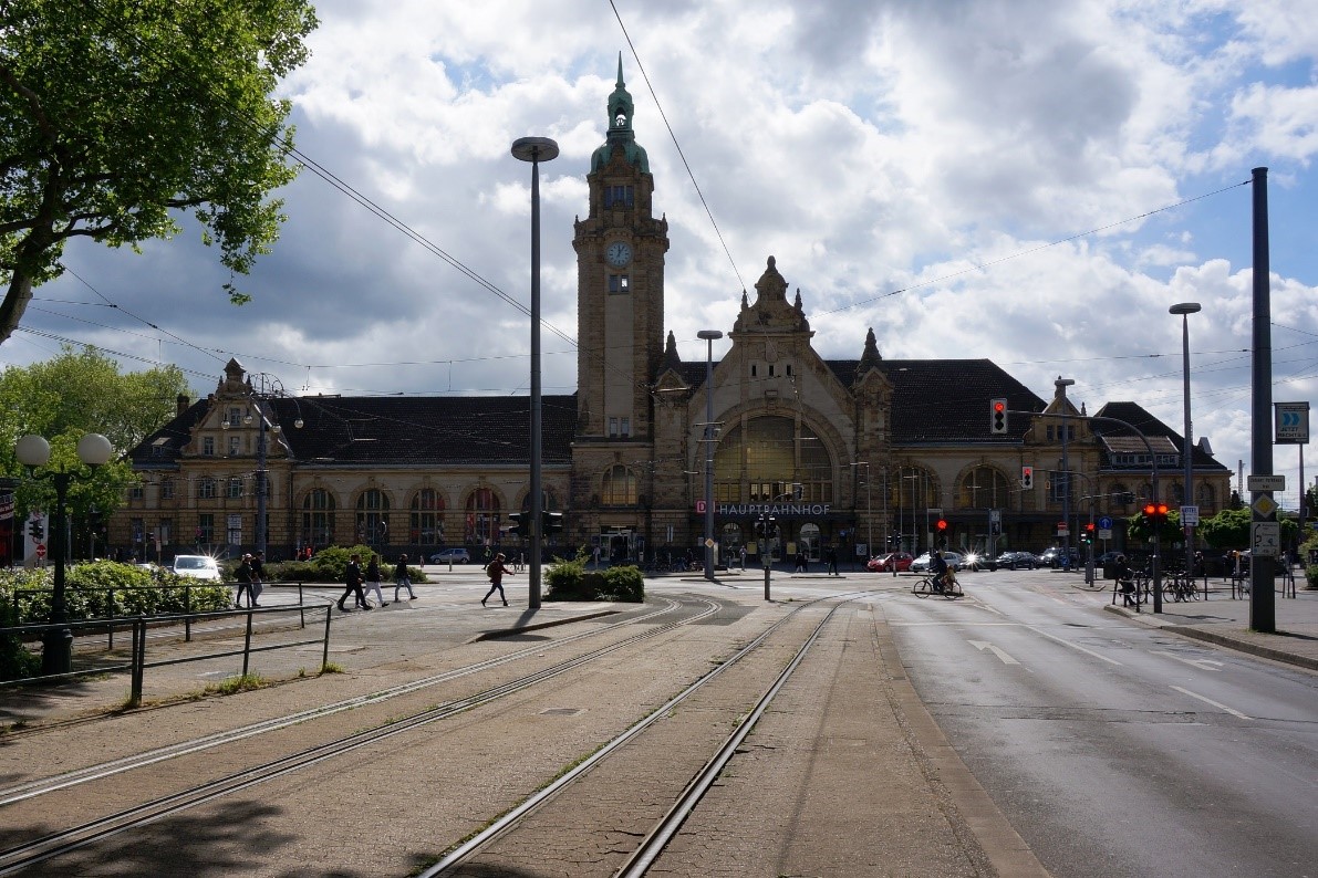 Stück für Stück zum neuen Dach Deutsche Bahn erneuert