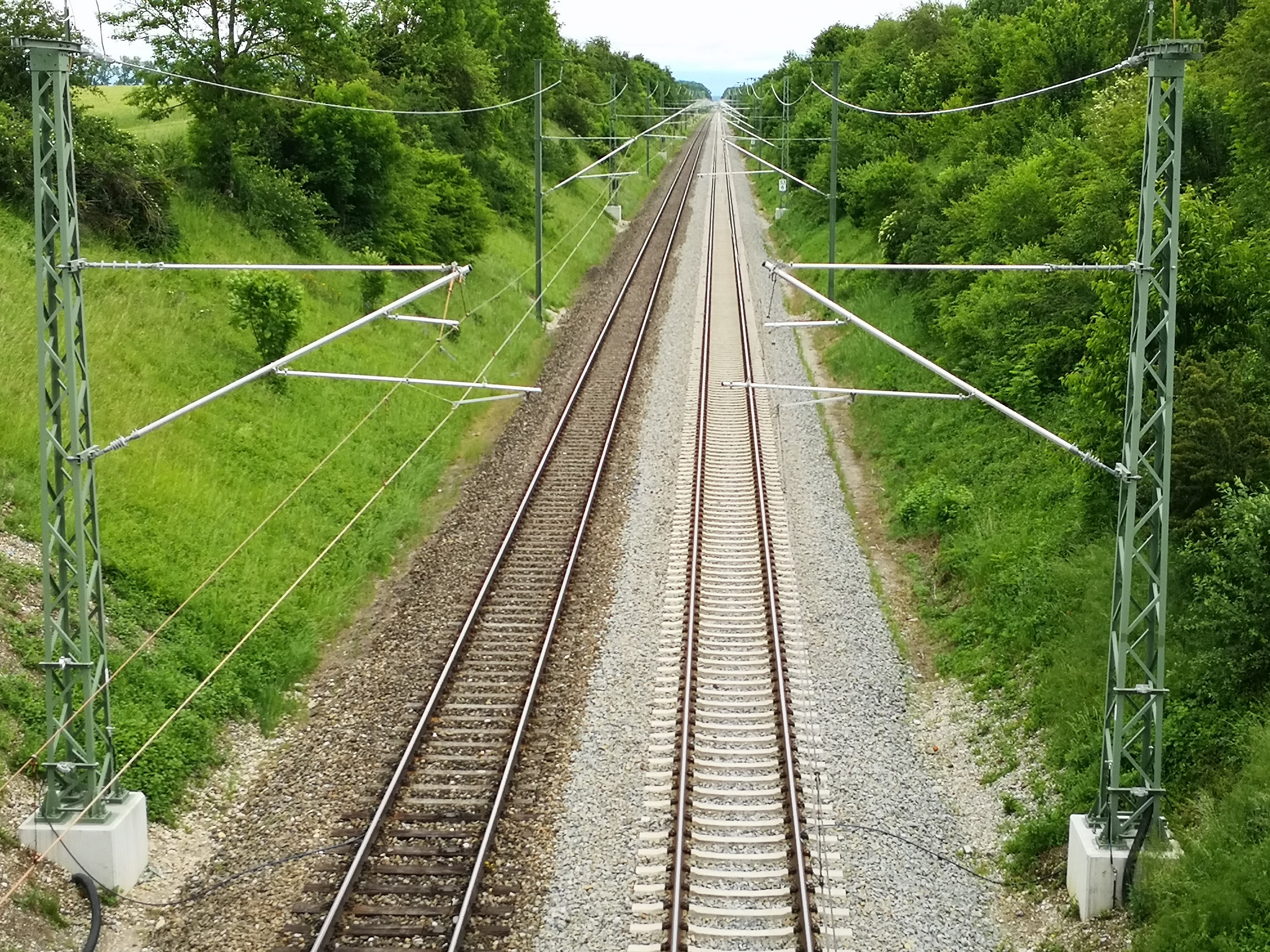 Mit Strom durch das Allgäu die Oberleitungen stehen