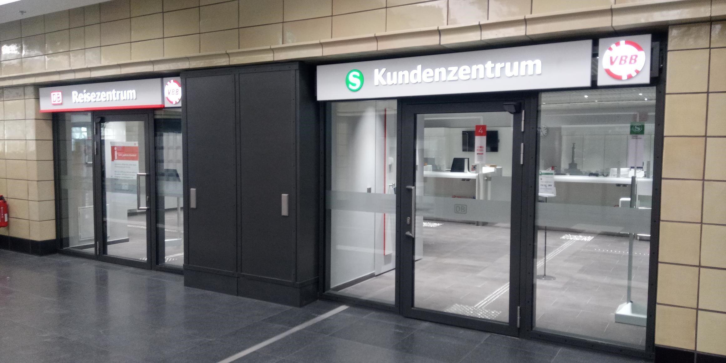 Deutsche Bahn neues Reisezentrum am Bahnhof Zoo