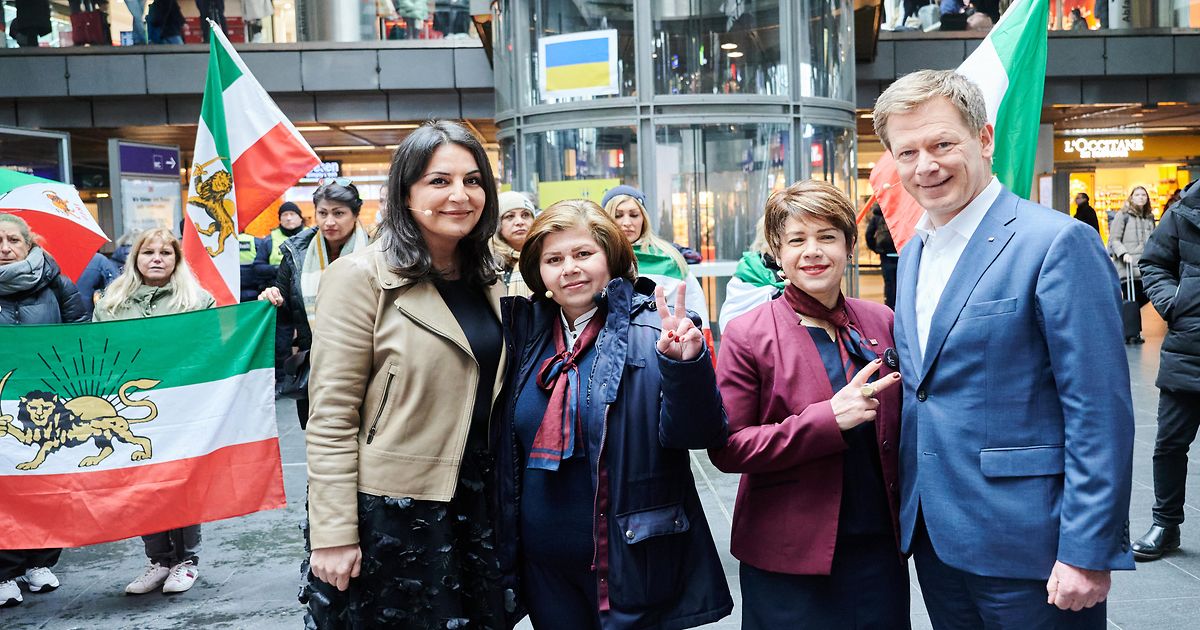 Frauen, Leben, Freiheit: Die DB Solidarisiert Sich Mit Den Protesten Im ...