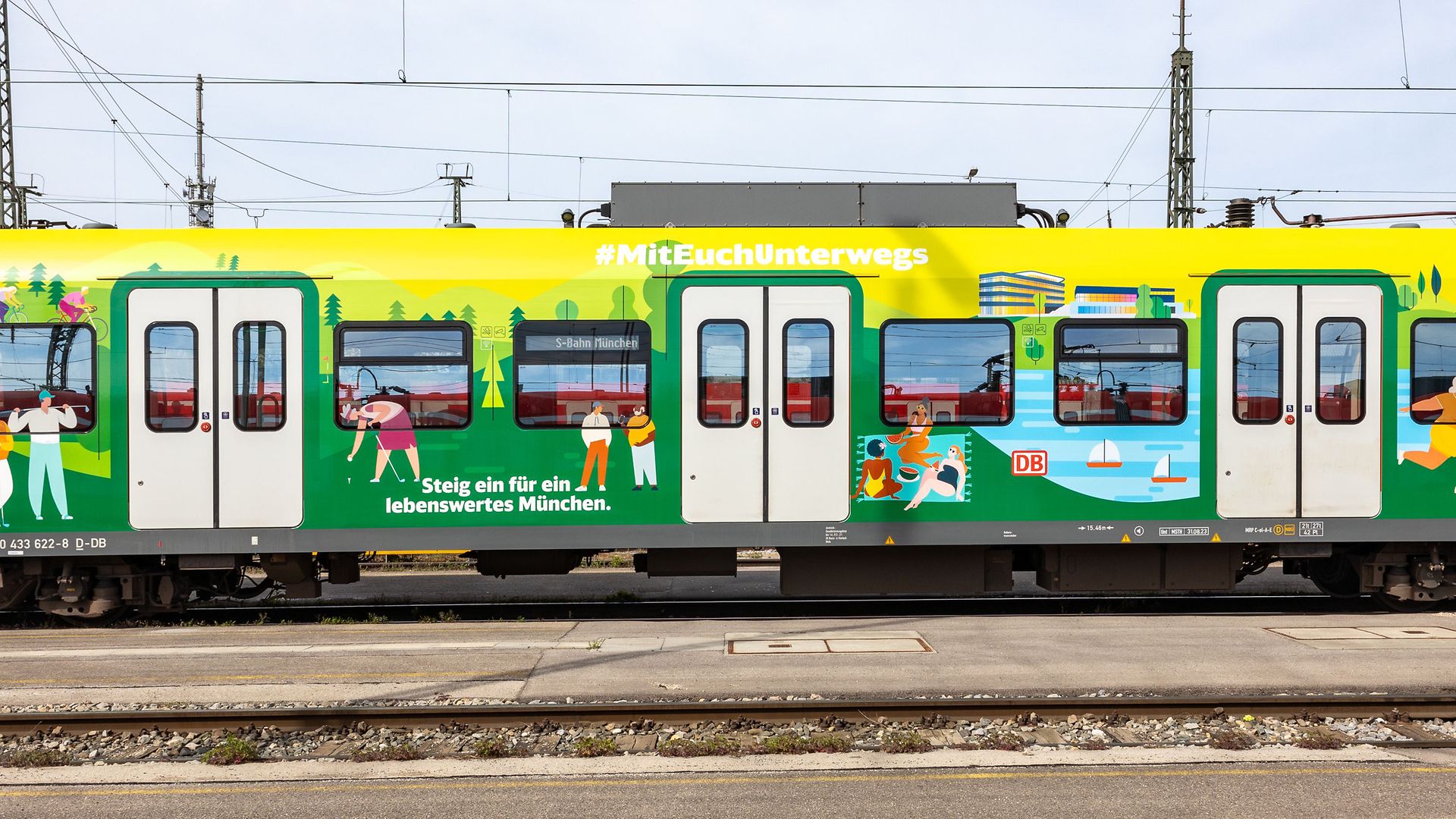 Beklebter S-Bahn-Zug als Botschafter im S-Bahn-Netz unterwegs