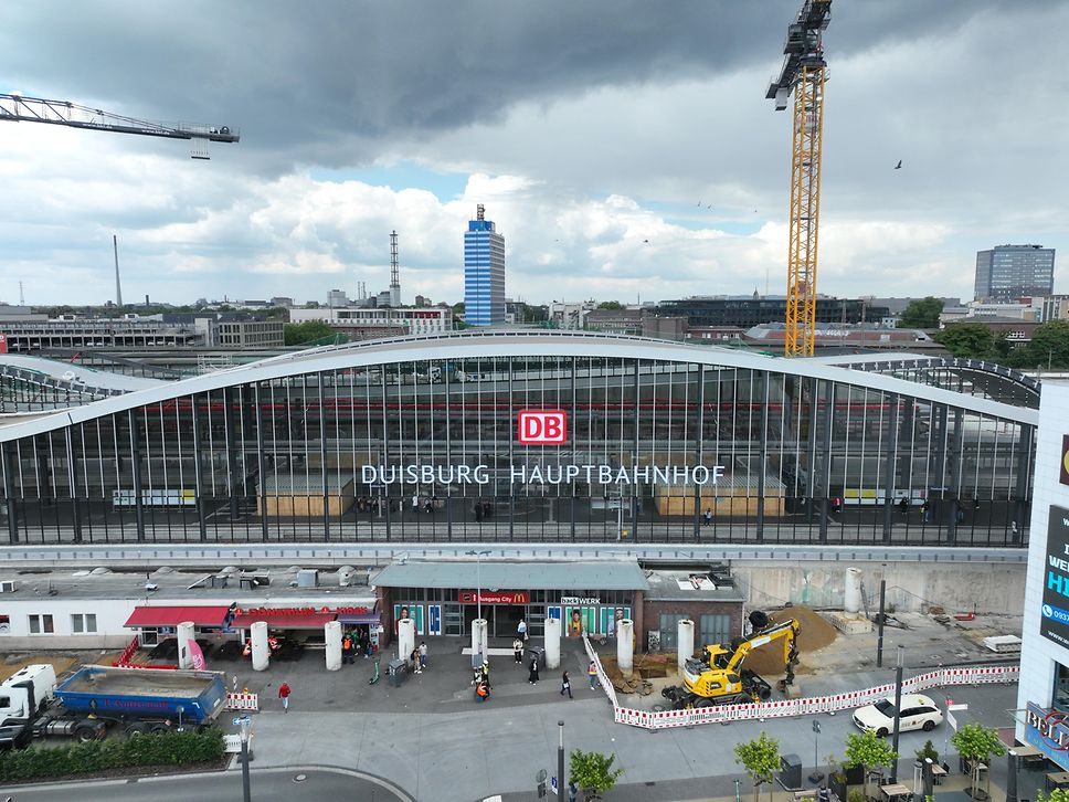 Drohnenaufnahme des Duisburger Hauptbahnhofs