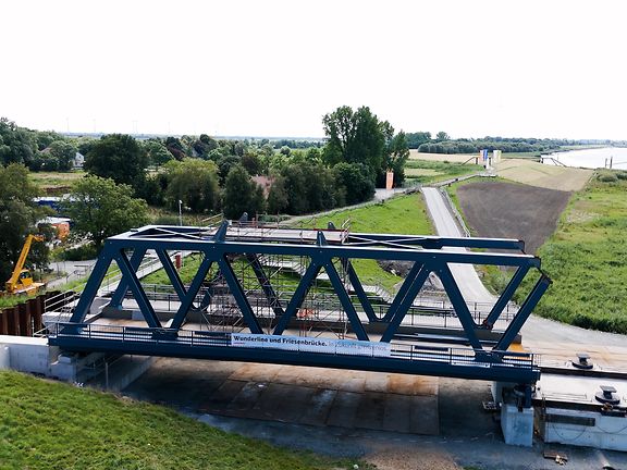 Erstes Brückenteil der Zweifeldbrücke