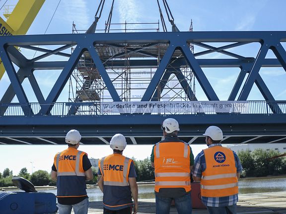 erstes Brückenteil der Zweifeldbrücke