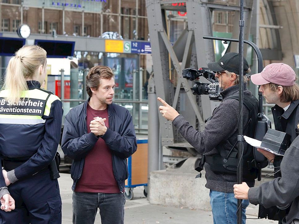 Dreh für den KiKA mit Checker Tobi und seinem 3-köpfigen Filmteam im Leipziger Hauptbahnhof