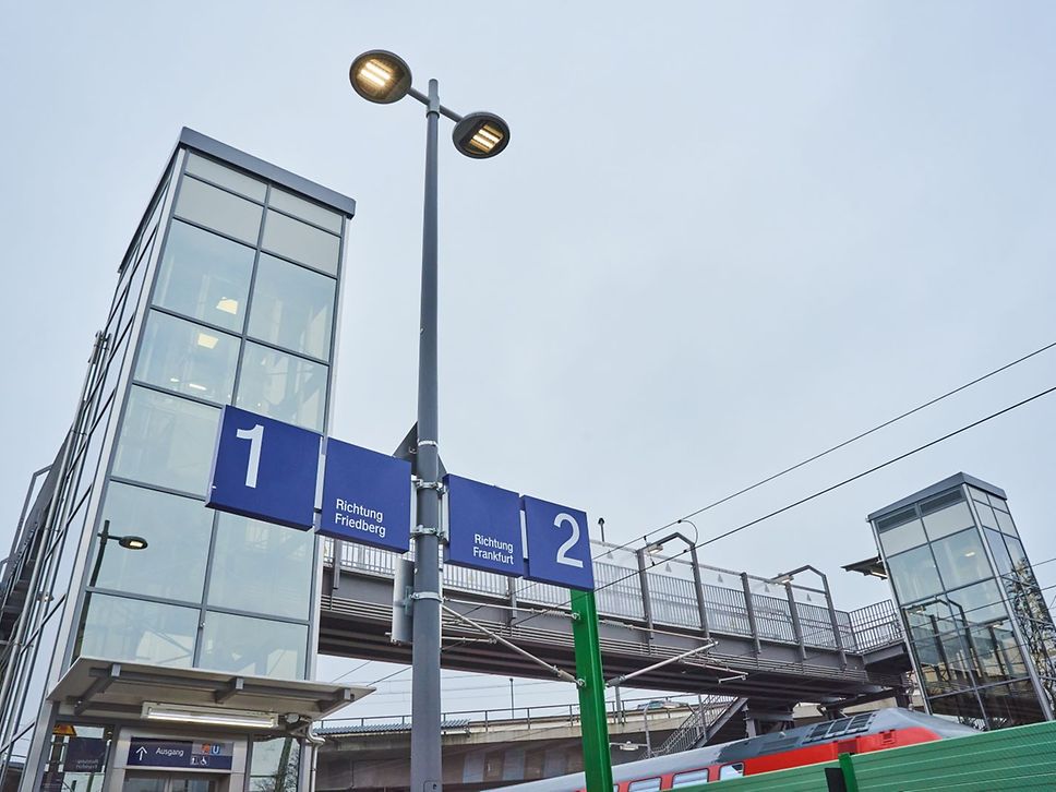 Aufzug am Bahnhof Frankfurt-Ginnheim