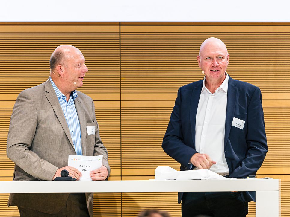 Begrüßung der Geschäftsführer der ZIB, Steffen Hantschick (DB InfraGO) und Michael Gilka (BVMB) 