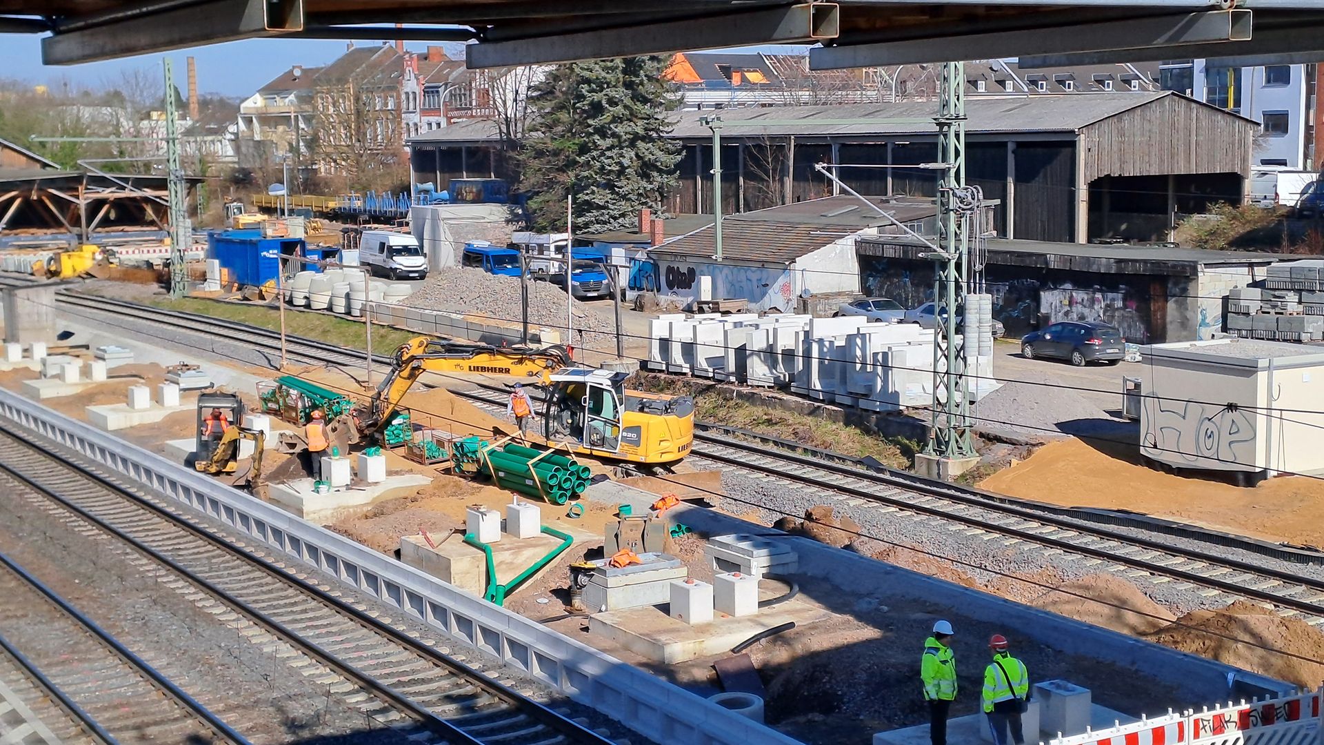 Bauarbeiten am Bahnhof Bonn-Beuel. Hier wird ein neuer Bahnsteig gebaut.