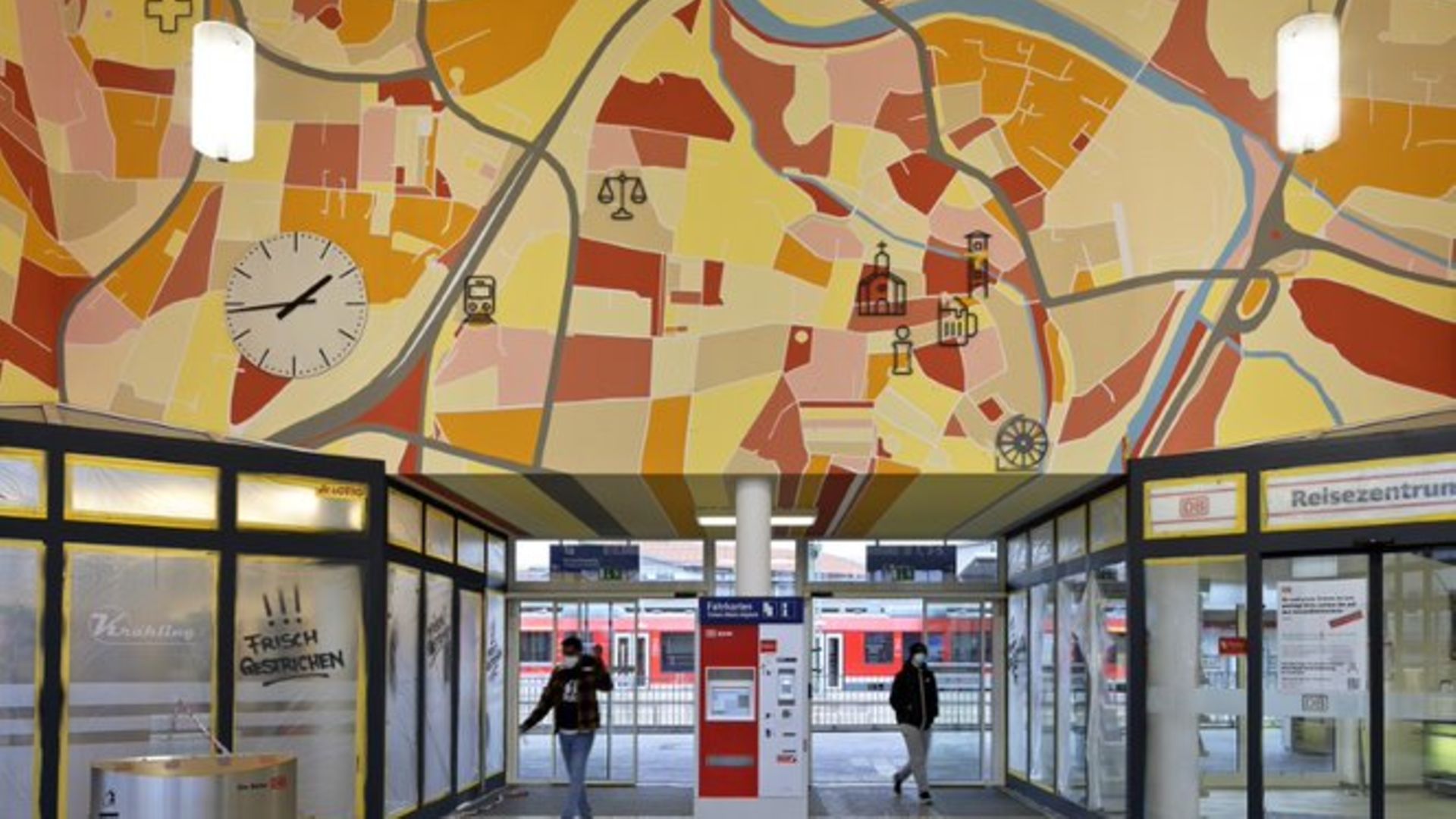 Bayern, Bahnhof Traunstein: Neugestaltung Warteraum