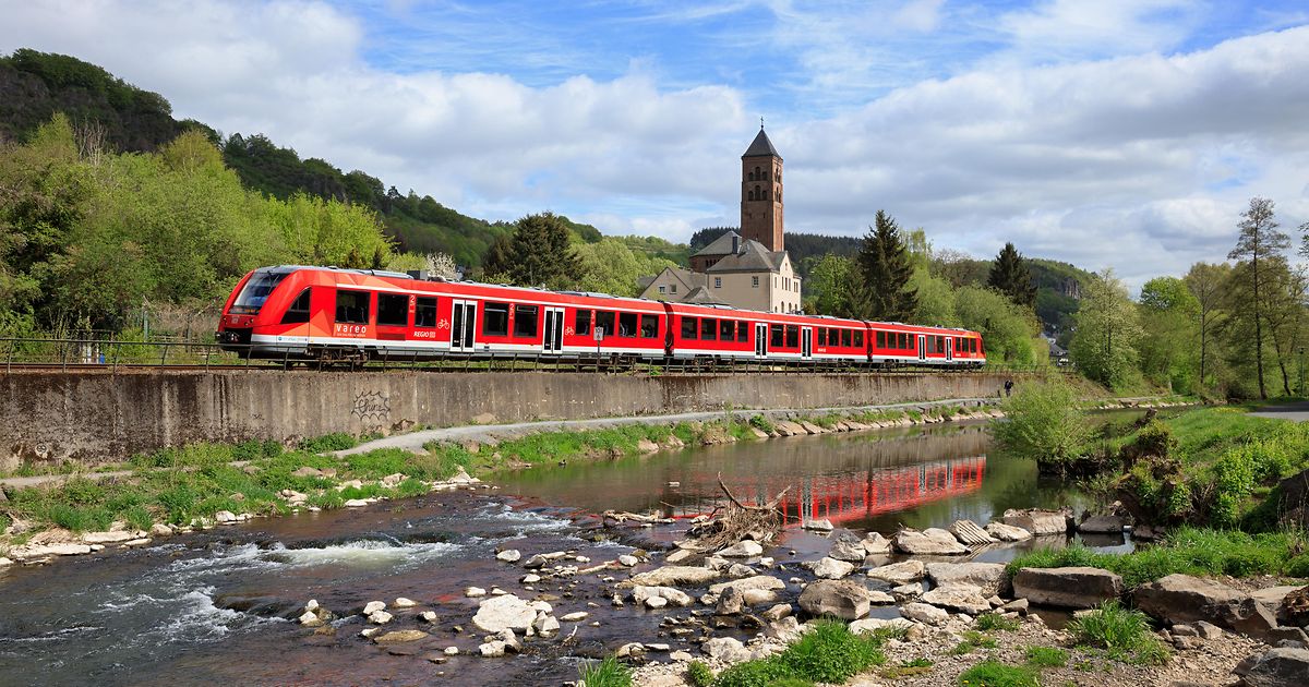 Strom für die Eifelstrecke: Stufenweise Fertigstellung ab 2026 – Durchgehender elektrischer Bahnverkehr im Jahr 2028 