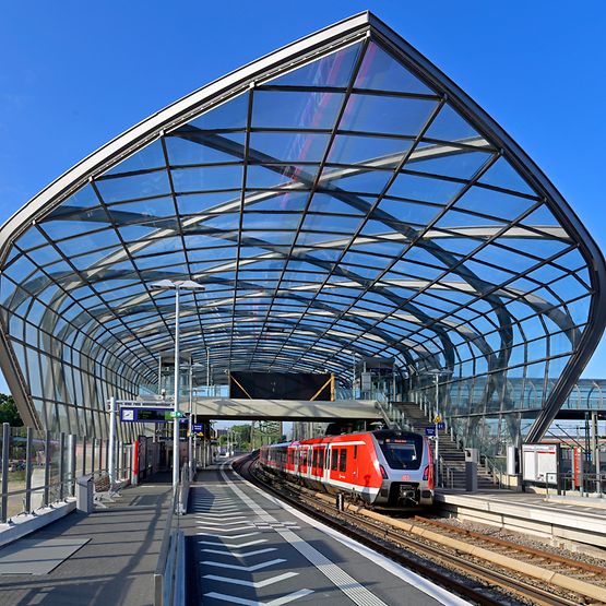 S-Bahn Hamburg an der Station Elbbrücken